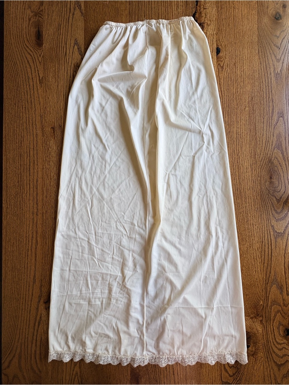 VTG Val Mode 1960’s women’s Small Cream Lace-Hem Slip 36”- 100% Nylon